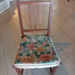 SILLA DE MADERA CON ALMOHADON